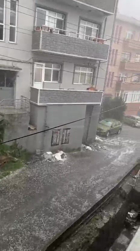 karadeniz-ereglide-saganak-ve-dolu-hayati-felc-etti