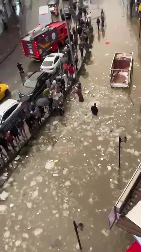 karadeniz-ereglide-saganak-ve-dolu-hayati-felc-etti