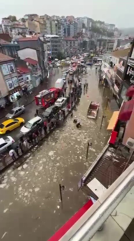 karadeniz-ereglide-saganak-ve-dolu-hayati-felc-etti