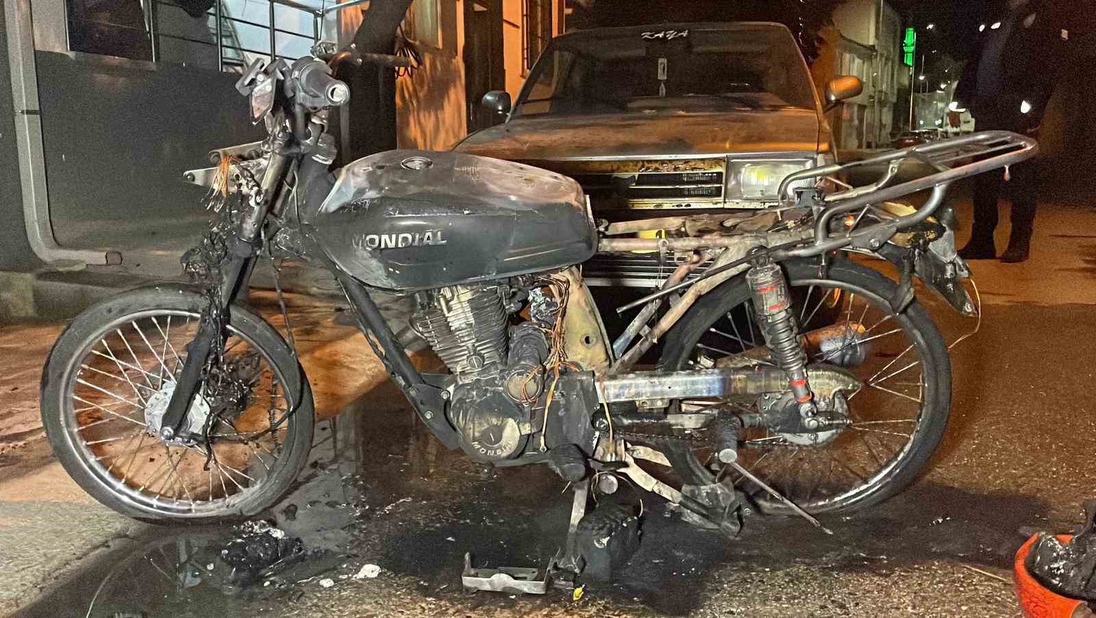 karamanda-bir-kisi-iddia-uzerine-motosikletini-yakti