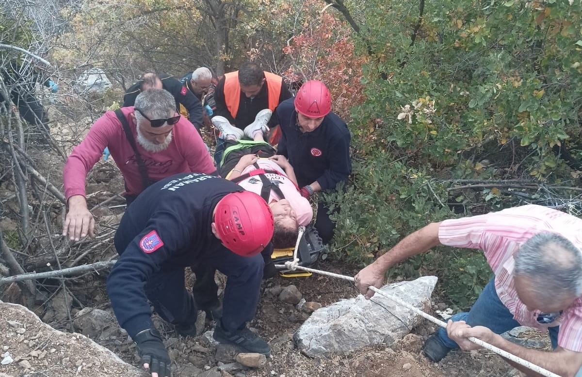 karamanda-otomobil-ucuruma-yuvarlandi-3-yarali