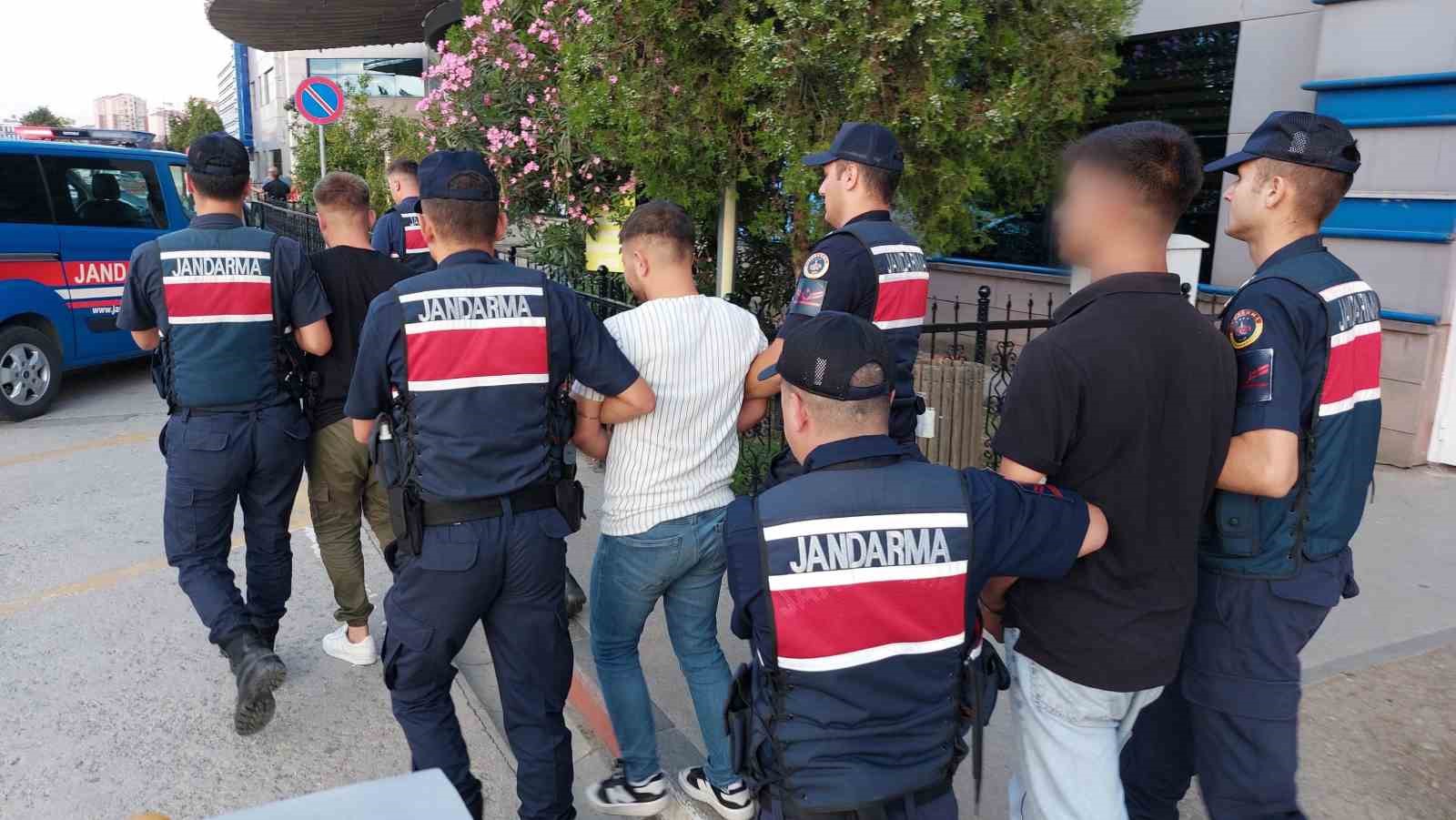 kavga-ettikleri-sahsin-sigindigi-evin-sahibini-sopayla-agir-yaralayan-3-kisiye-10ar-yil-hapis