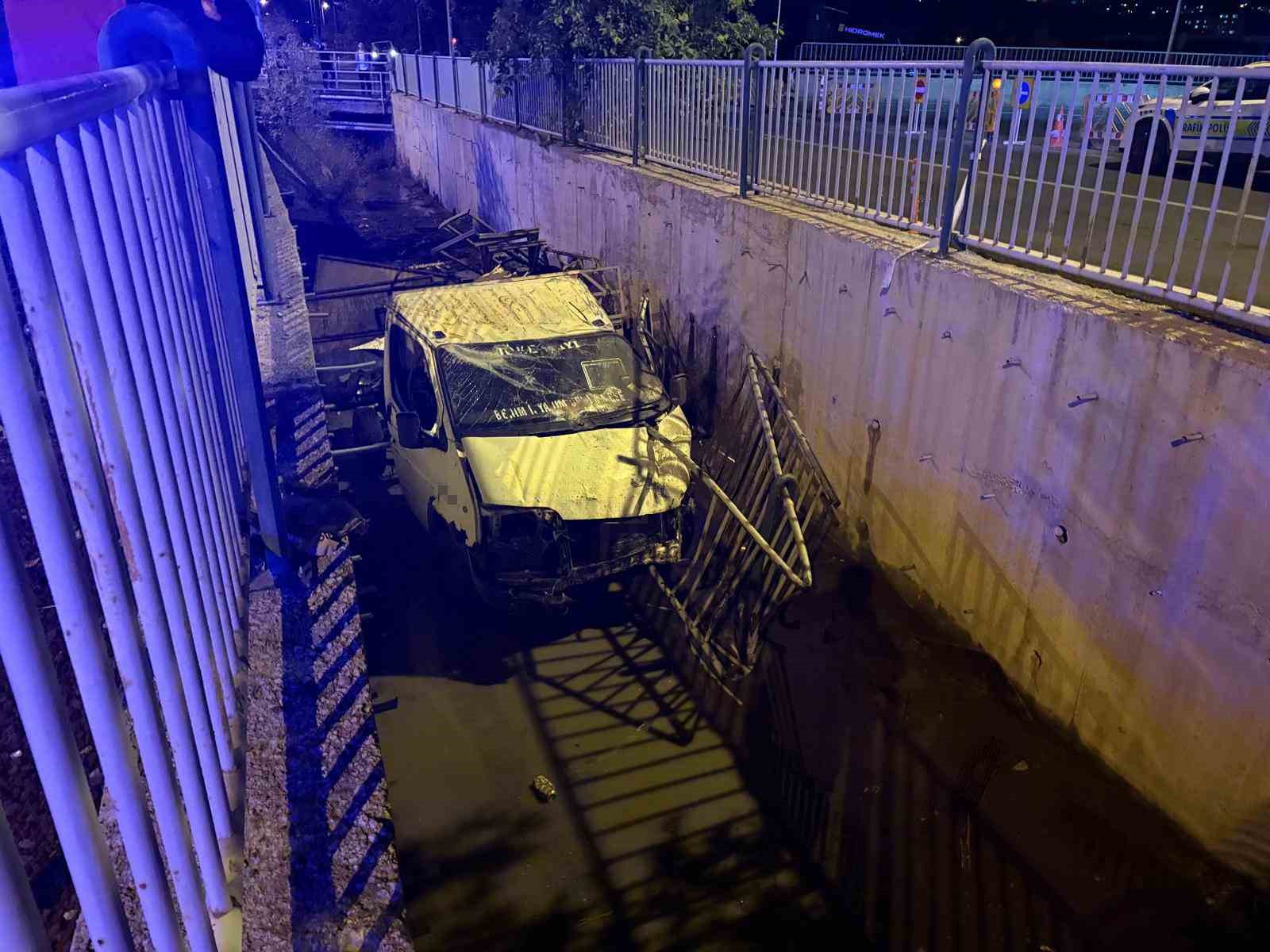 kayseride-kamyonet-kanala-uctu-1i-agir-2-yarali