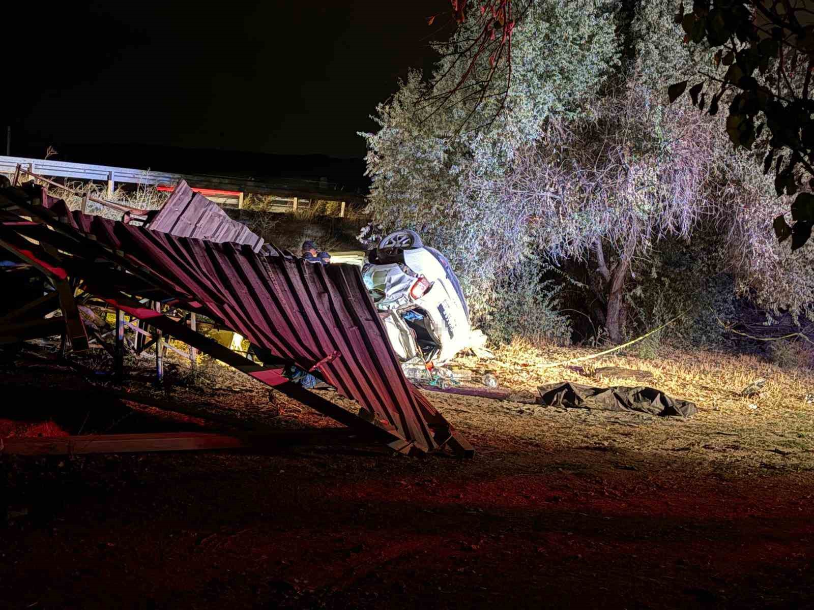 kayseride-takla-atan-otomobil-sarampole-yuvarlandi-1-olu-2-yarali