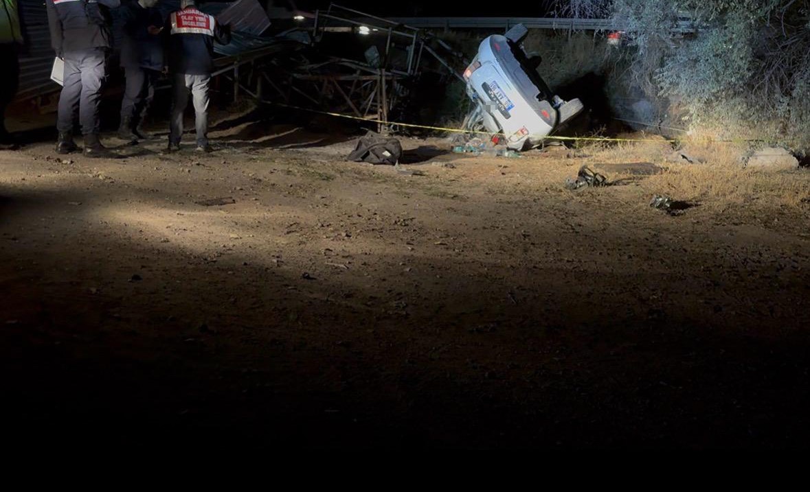 kayseride-takla-atan-otomobil-sarampole-yuvarlandi-1-olu-2-yarali