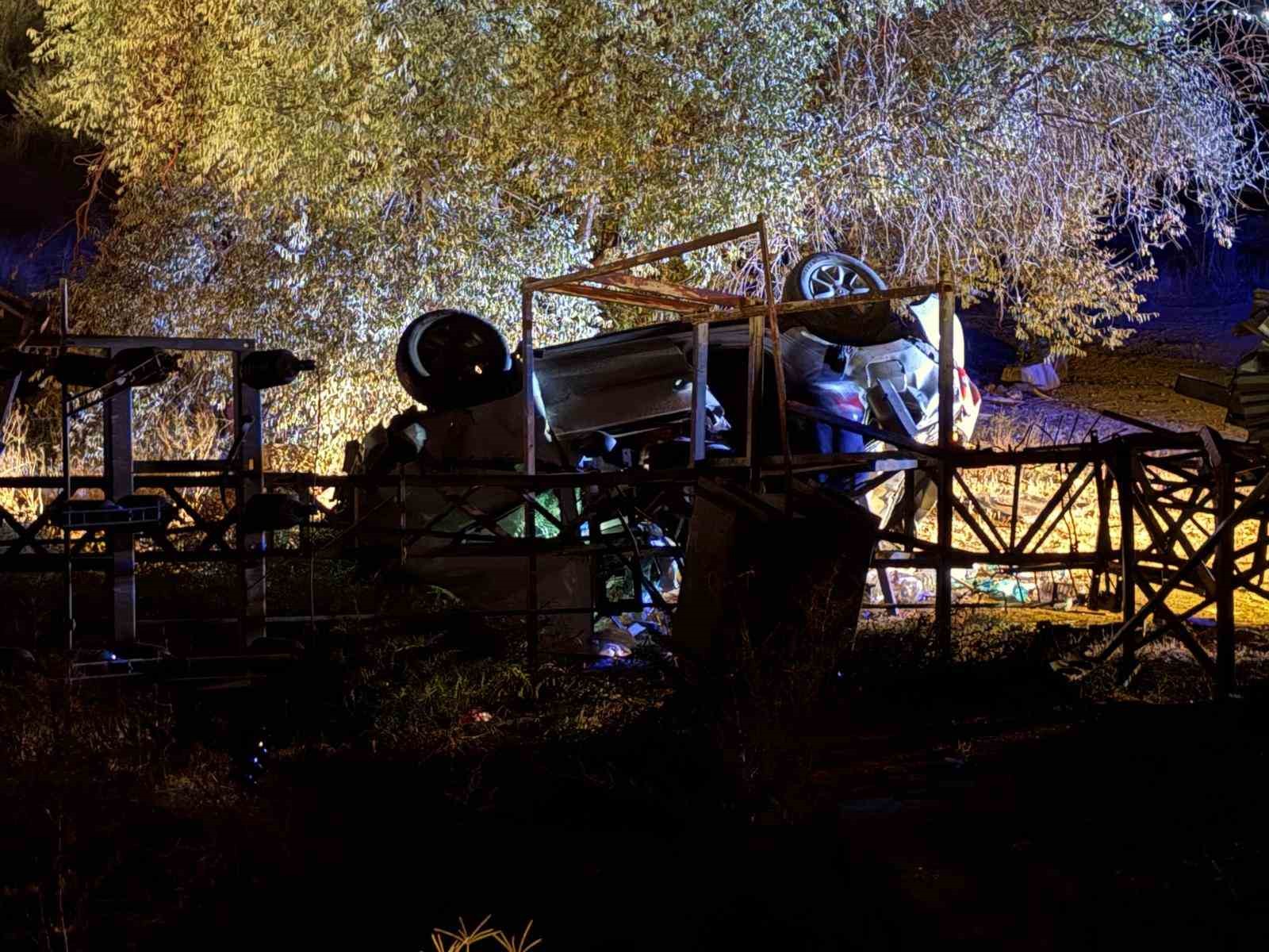 kayseride-takla-atan-otomobil-sarampole-yuvarlandi-1-olu-2-yarali