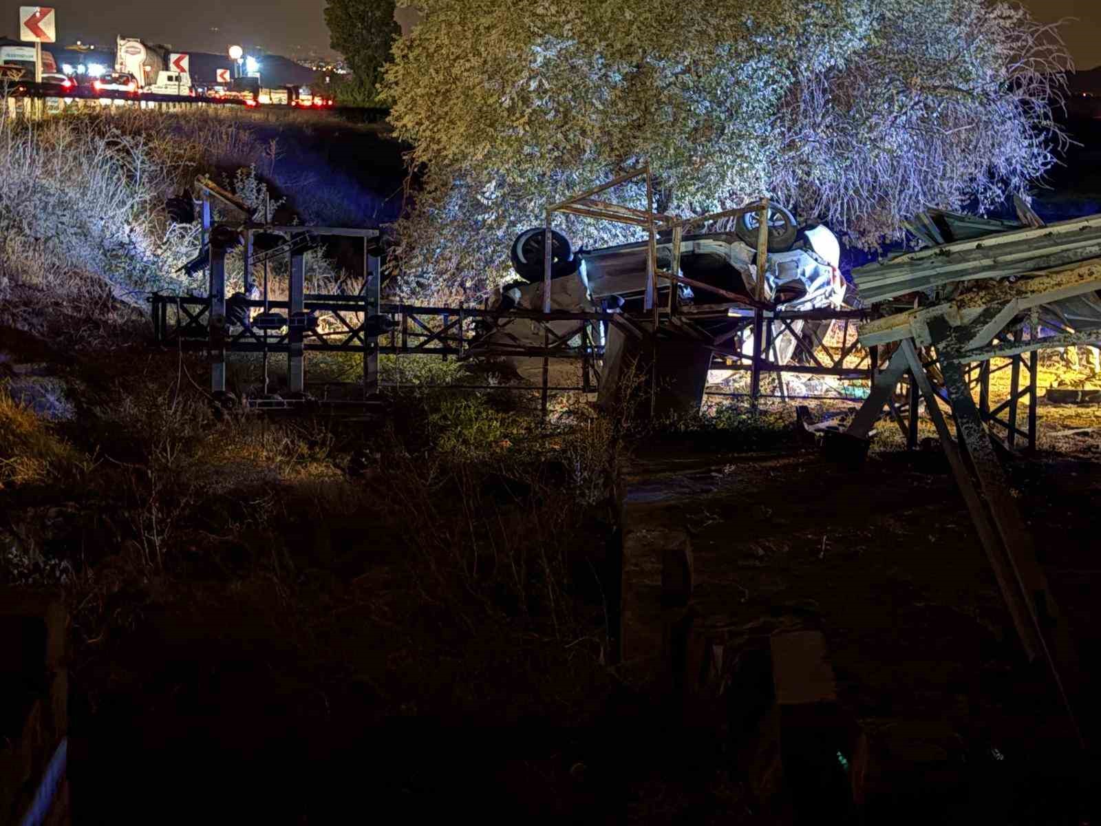 kayseride-takla-atan-otomobil-sarampole-yuvarlandi-1-olu-2-yarali