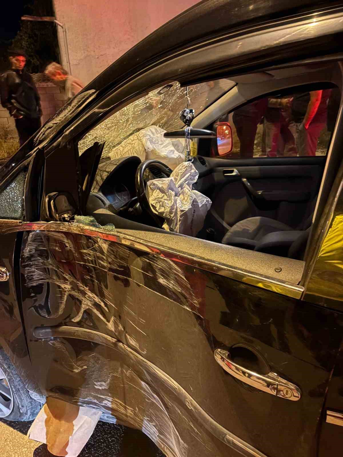 kaza-yaparak-savrulan-motosiklet-yayalara-carpti-5-yarali