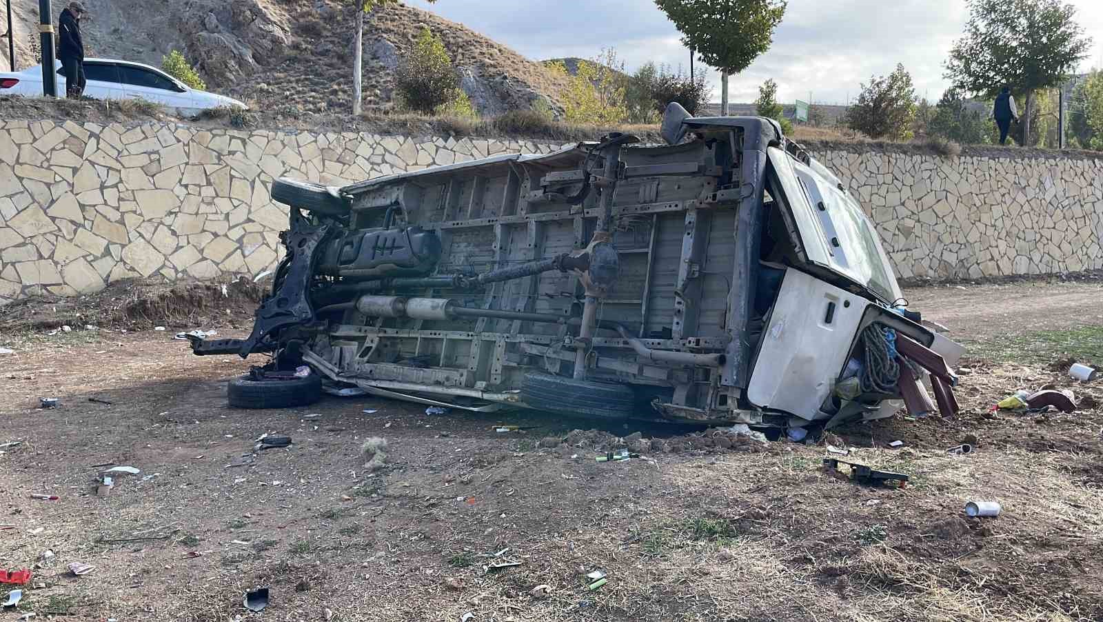 kazada-agir-yaralanan-15-yasindaki-cocuk-hayatini-kaybetti