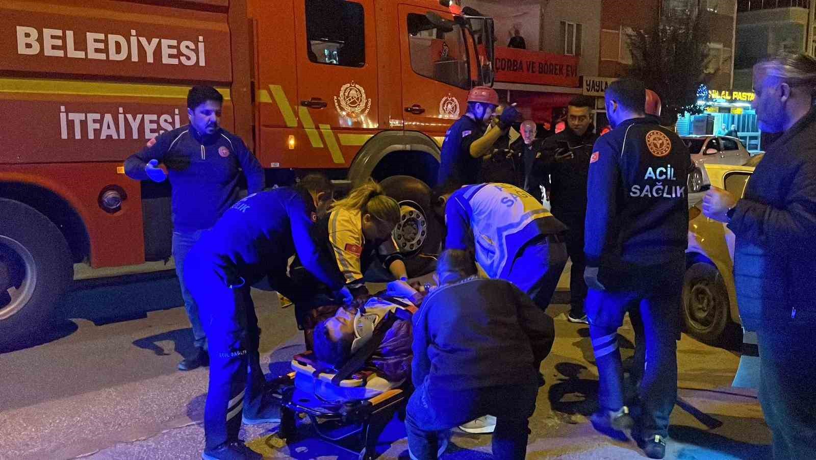 kazada-sonrasi-aracta-sikisan-surucuyu-itfaiye-kurtardi