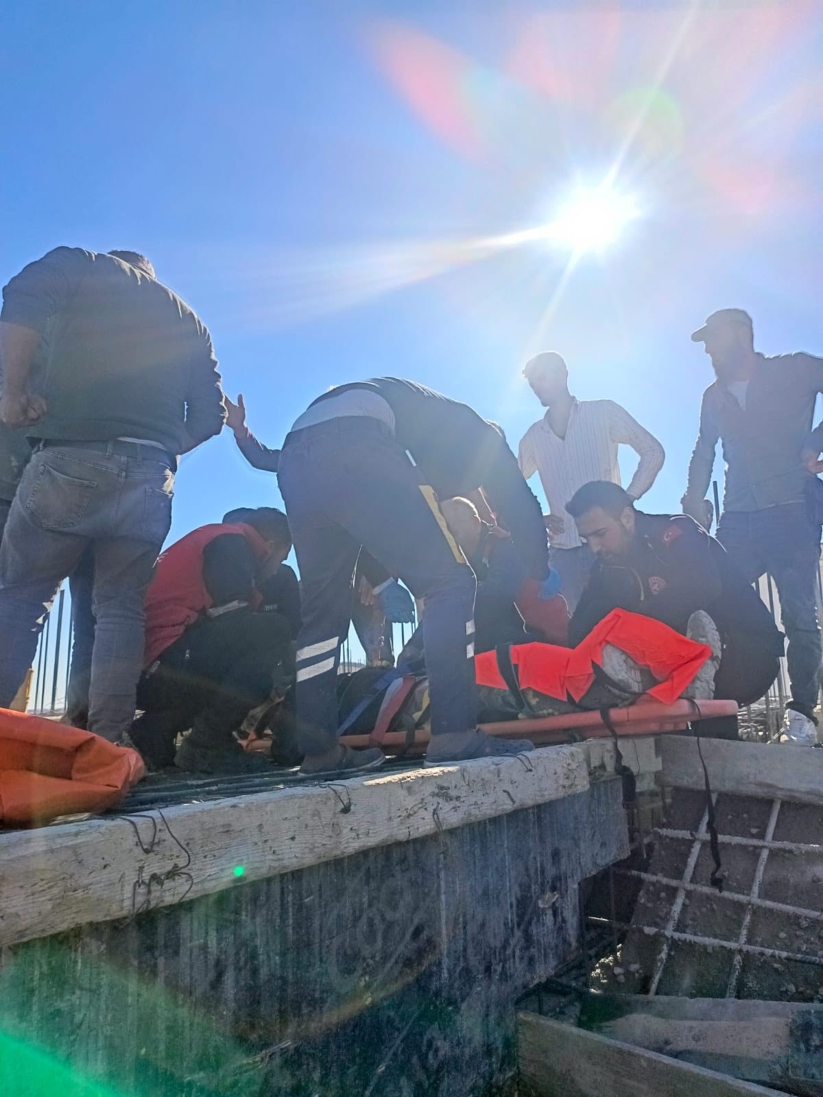 kirilan-pompa-parcasinin-altinda-kalan-isci-yaralandi