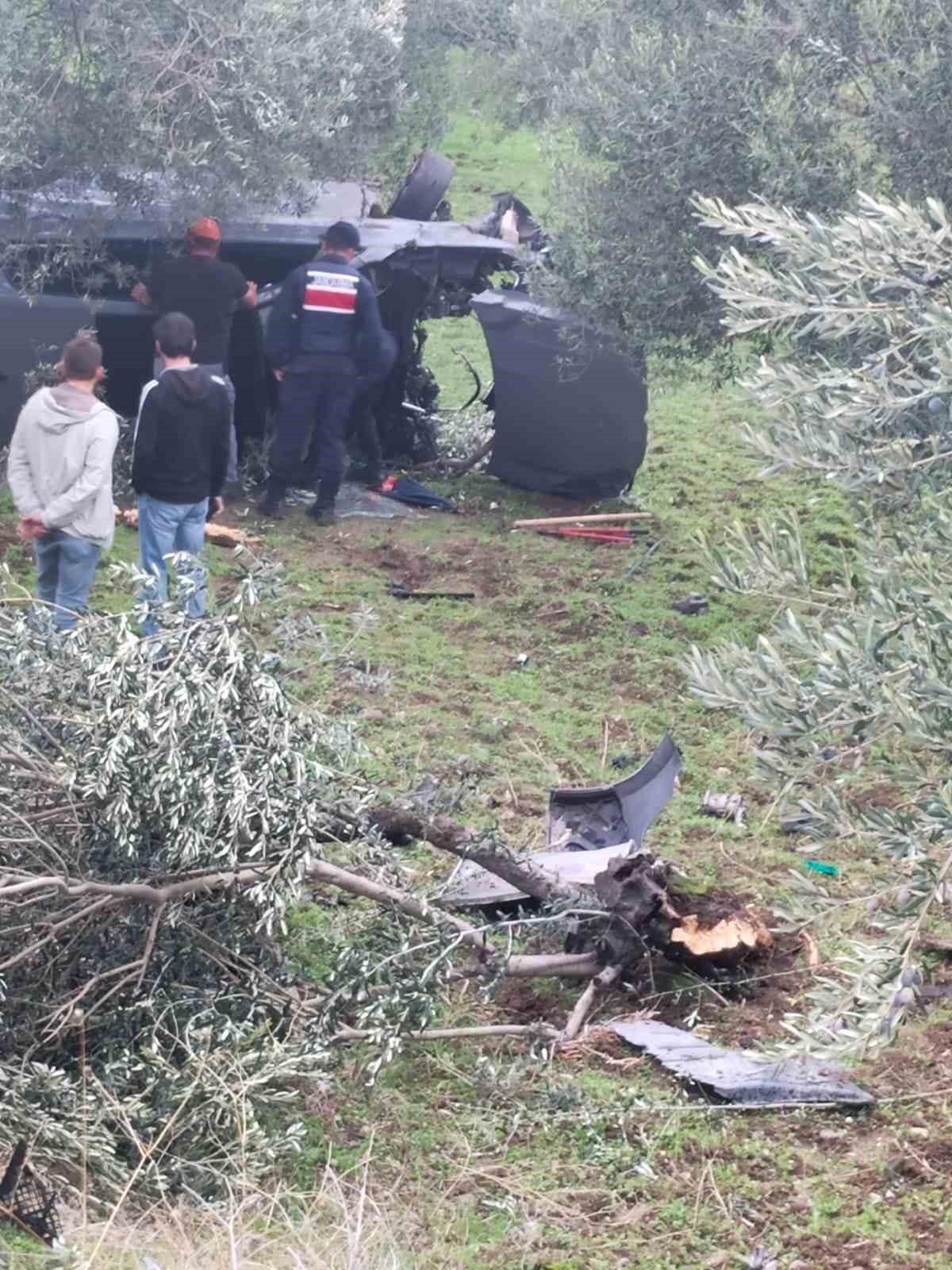 kontrolu-kaybetti-zeytin-bahcesine-uctu-2-yarali