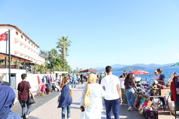 koycegiz-ikinci-el-pazarinda-yogunluk-yasandi