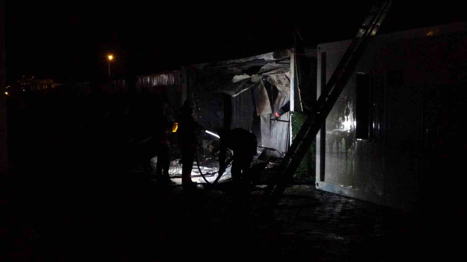 malatyada-konteyner-kentte-korkutan-yangin