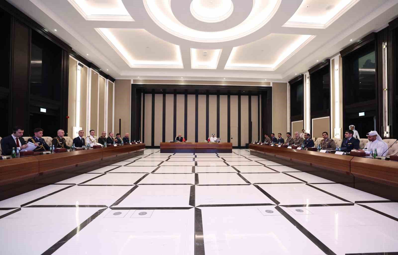 milli-savunma-bakani-guler-katarli-mevkidasi-hassan-bin-ali-al-thani-ile-gorustu