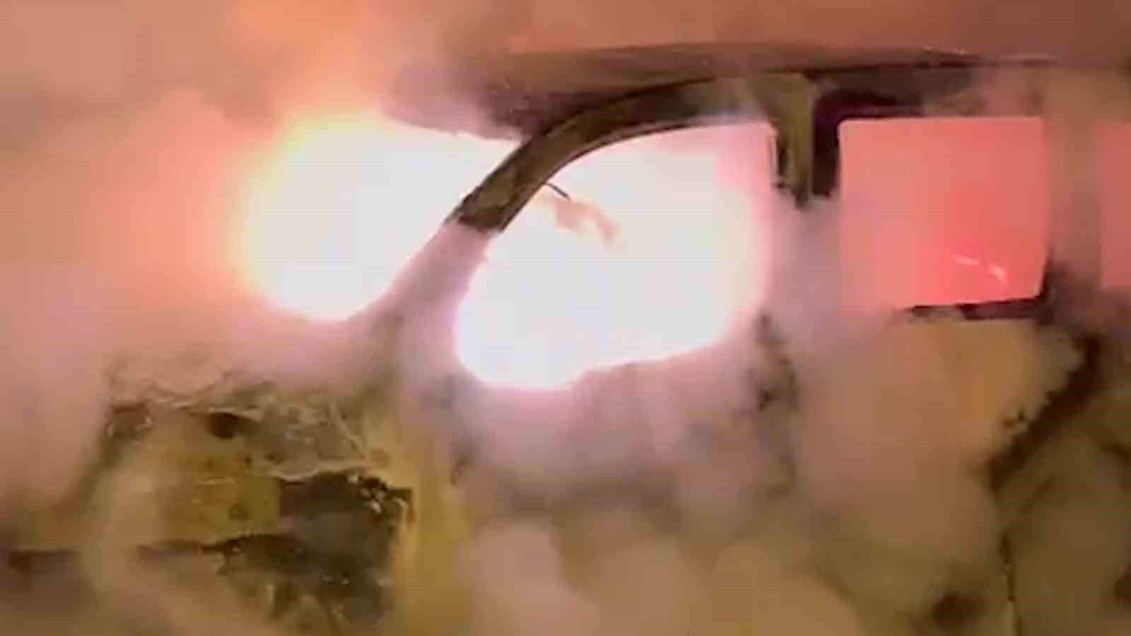 motor-kismi-alev-alan-arac-saniyeler-icinde-ates-topuna-dondu