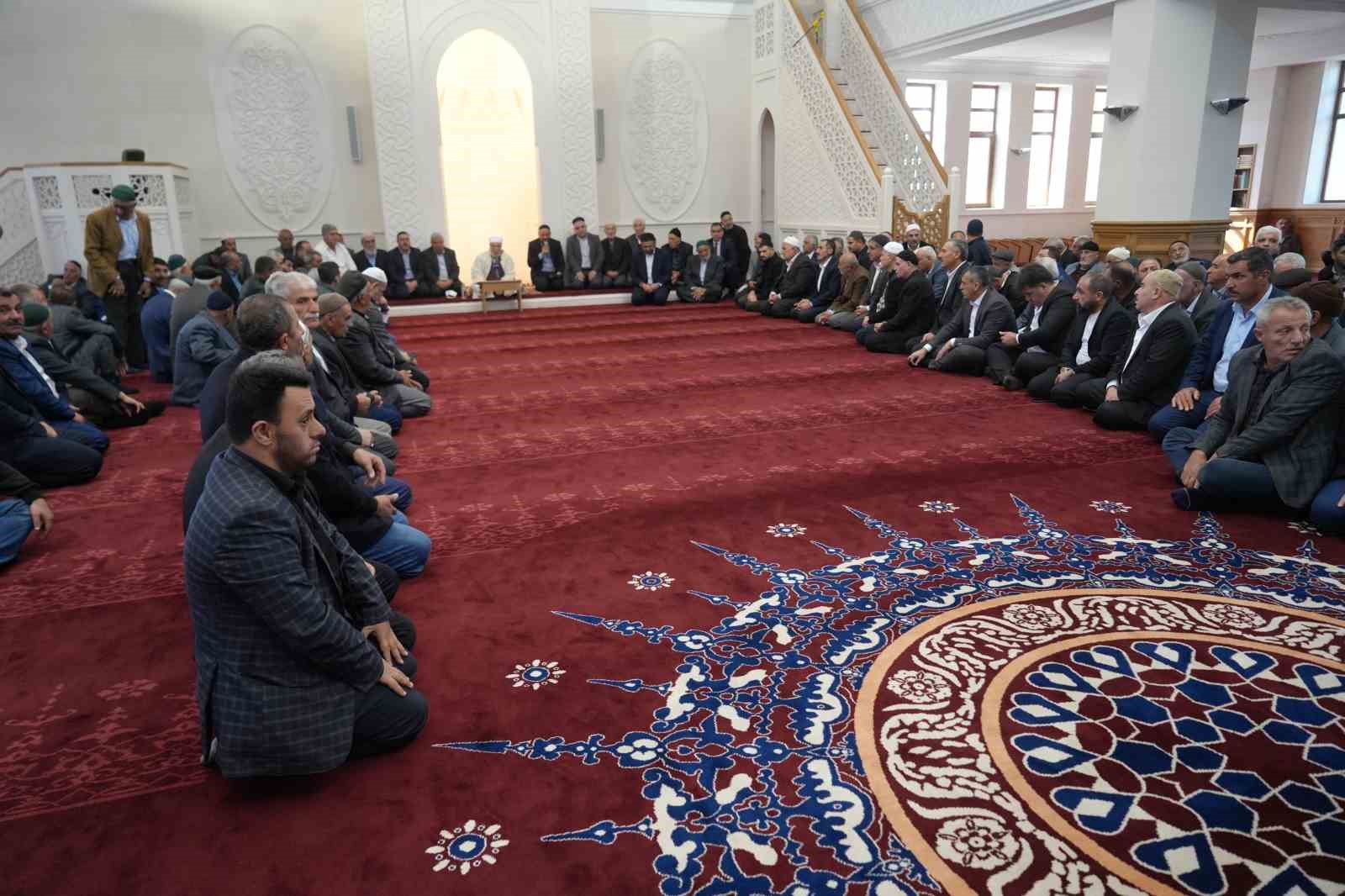 musta-8-yillik-husumet-barisla-son-buldu