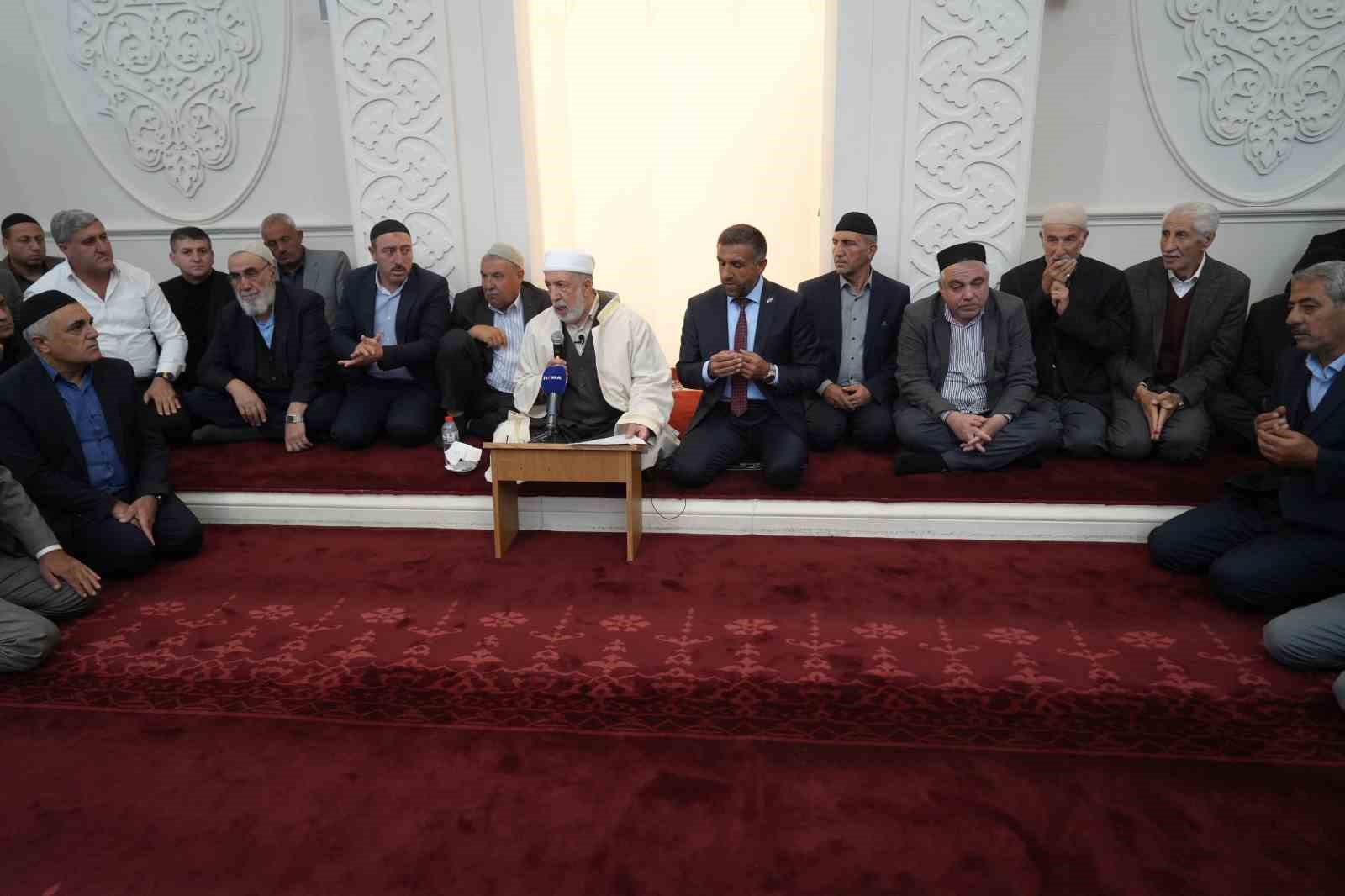 musta-8-yillik-husumet-barisla-son-buldu