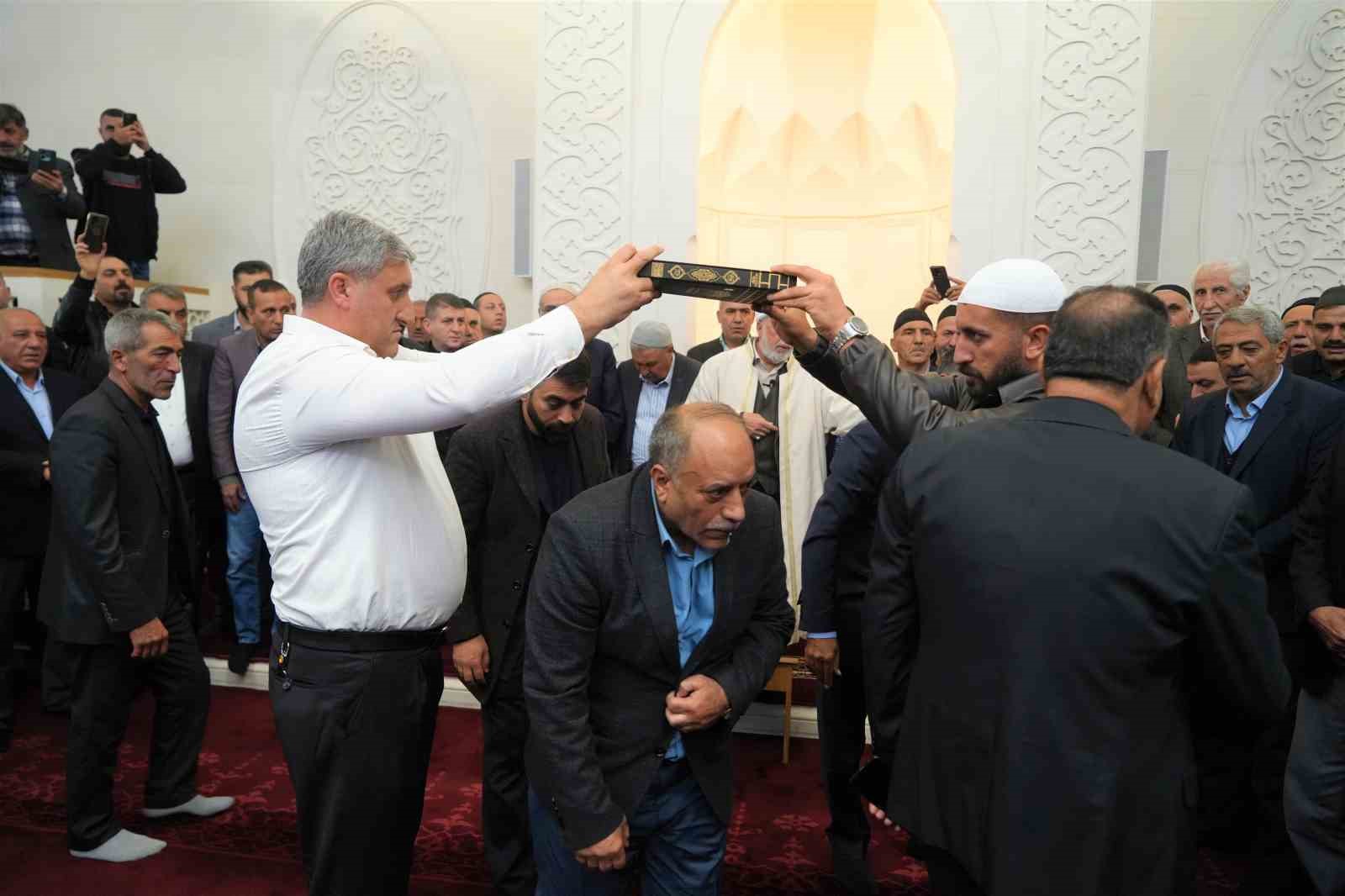 musta-8-yillik-husumet-barisla-son-buldu