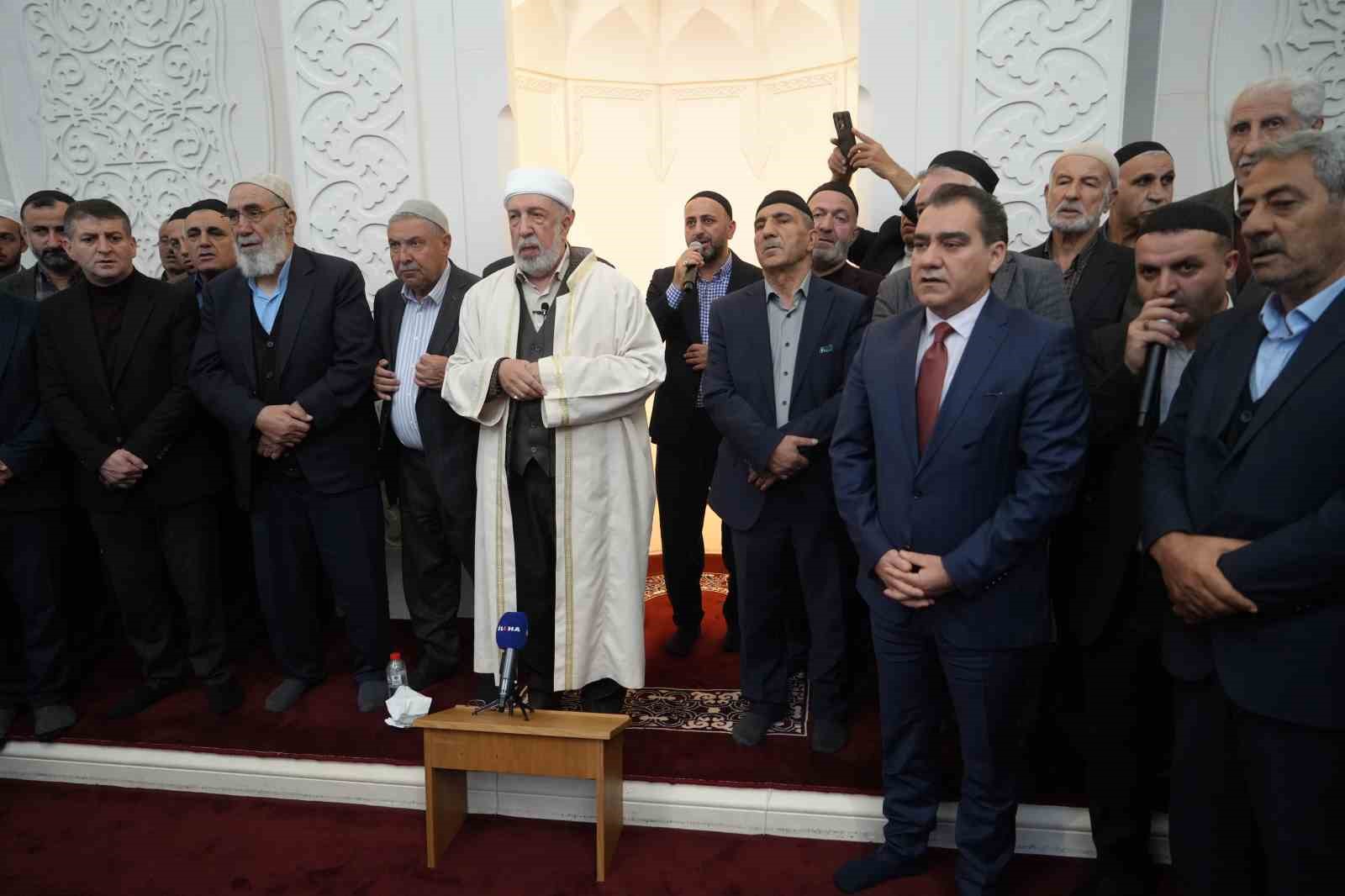 musta-8-yillik-husumet-barisla-son-buldu