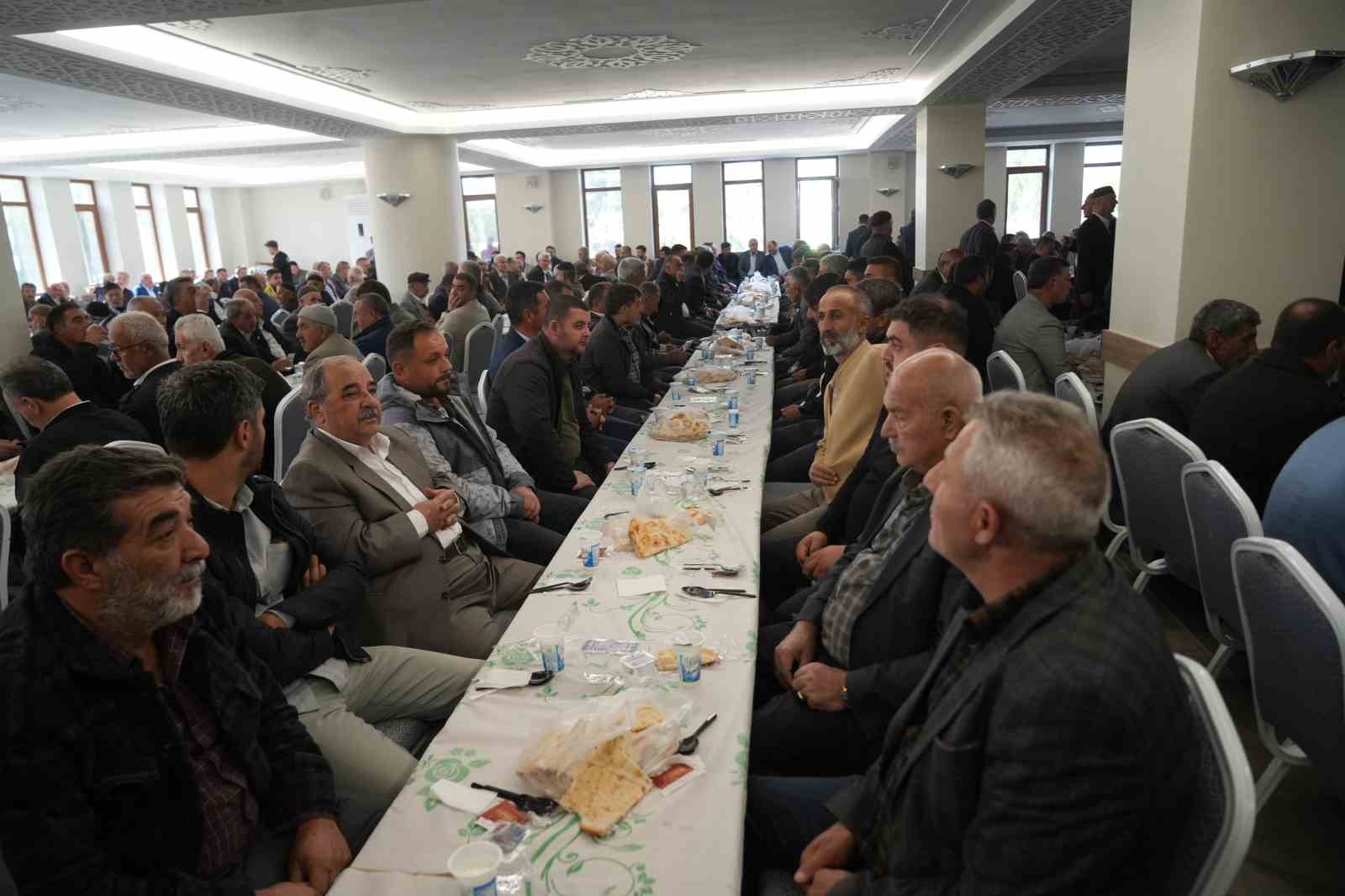 musta-8-yillik-husumet-barisla-son-buldu