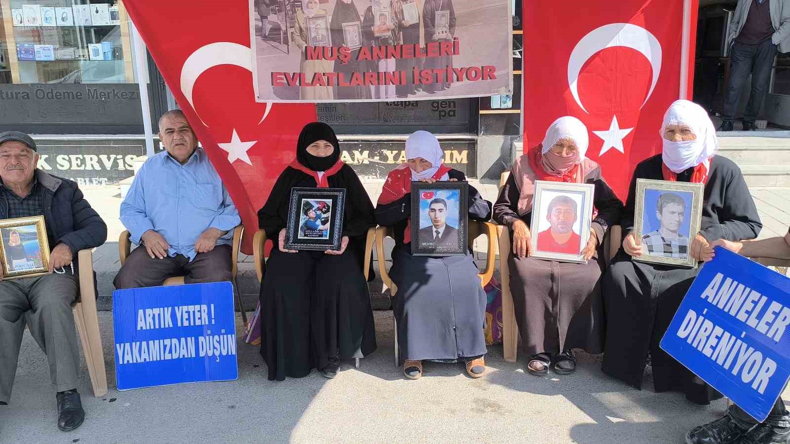 musta-ailelerin-dem-parti-onundeki-eylemi-suruyor