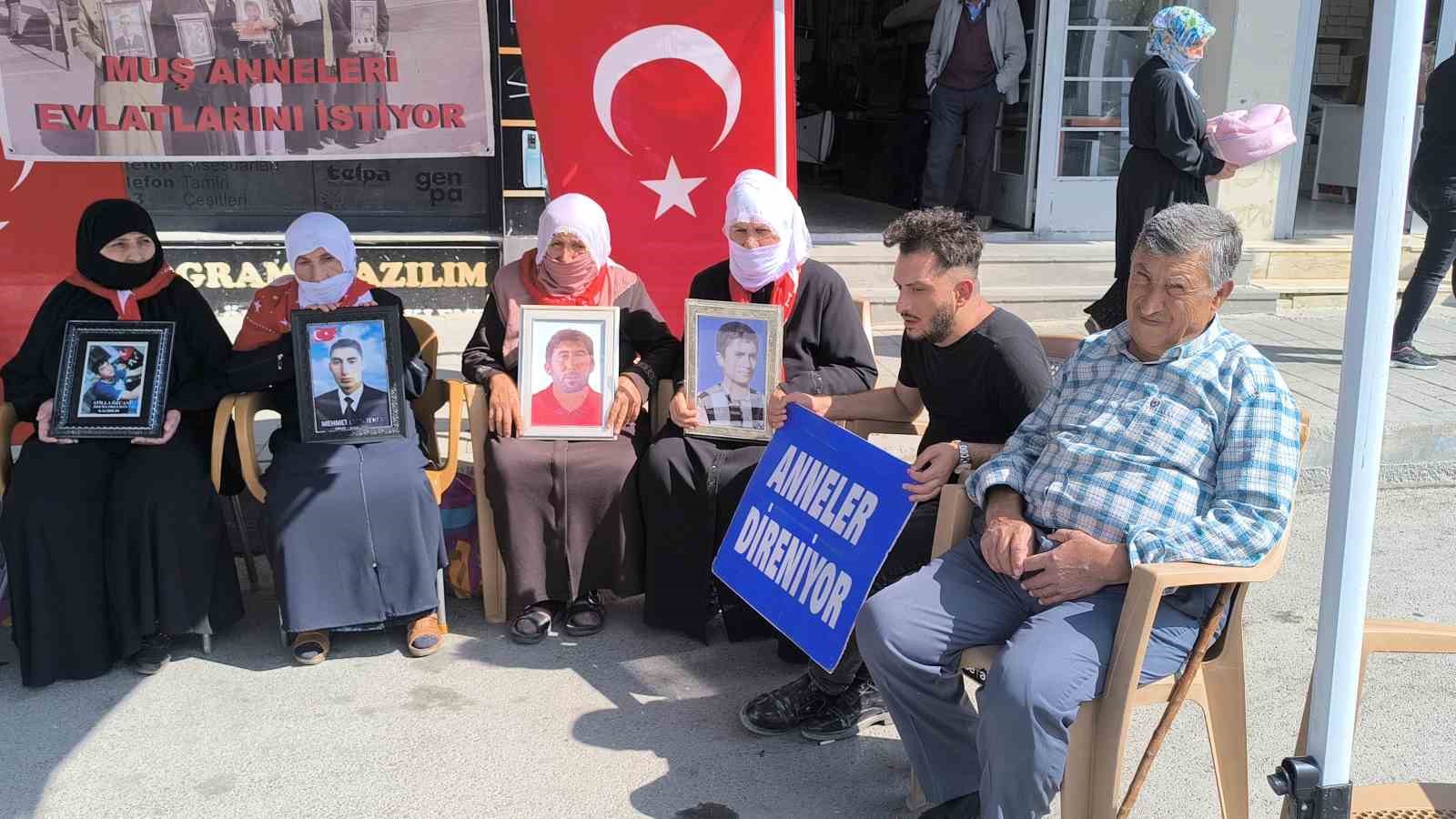 musta-ailelerin-dem-parti-onundeki-eylemi-suruyor