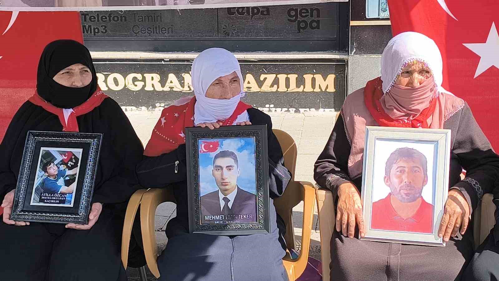 musta-ailelerin-dem-parti-onundeki-eylemi-suruyor