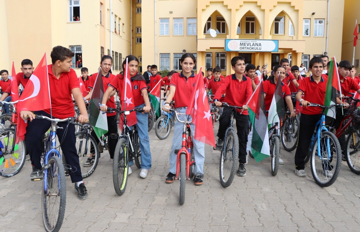 ogrenciler-gazze-icin-pedal-cevirdi