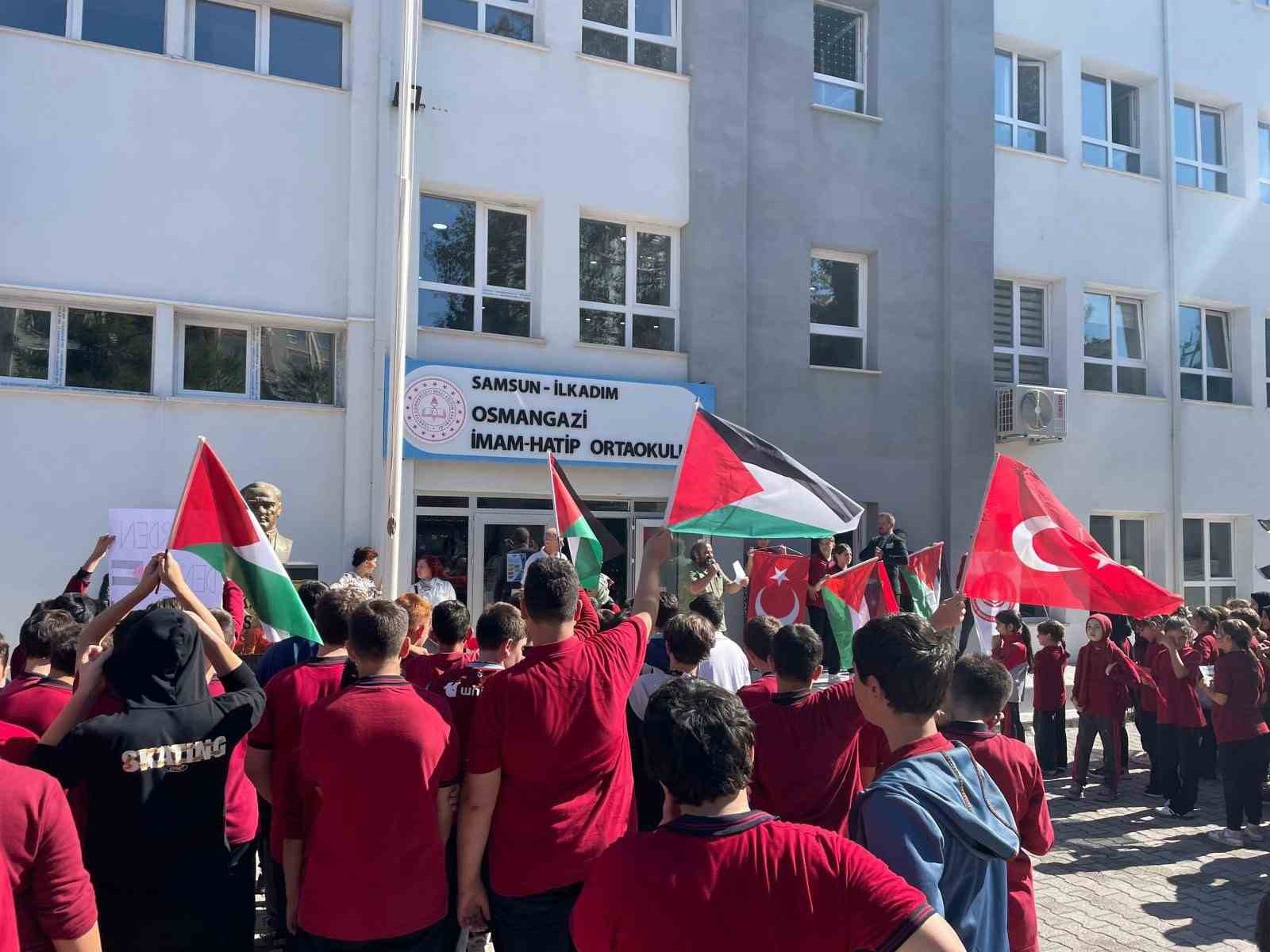 ogrencilerden-gazzeye-destek-filistin-icin-tek-yurek-oldular