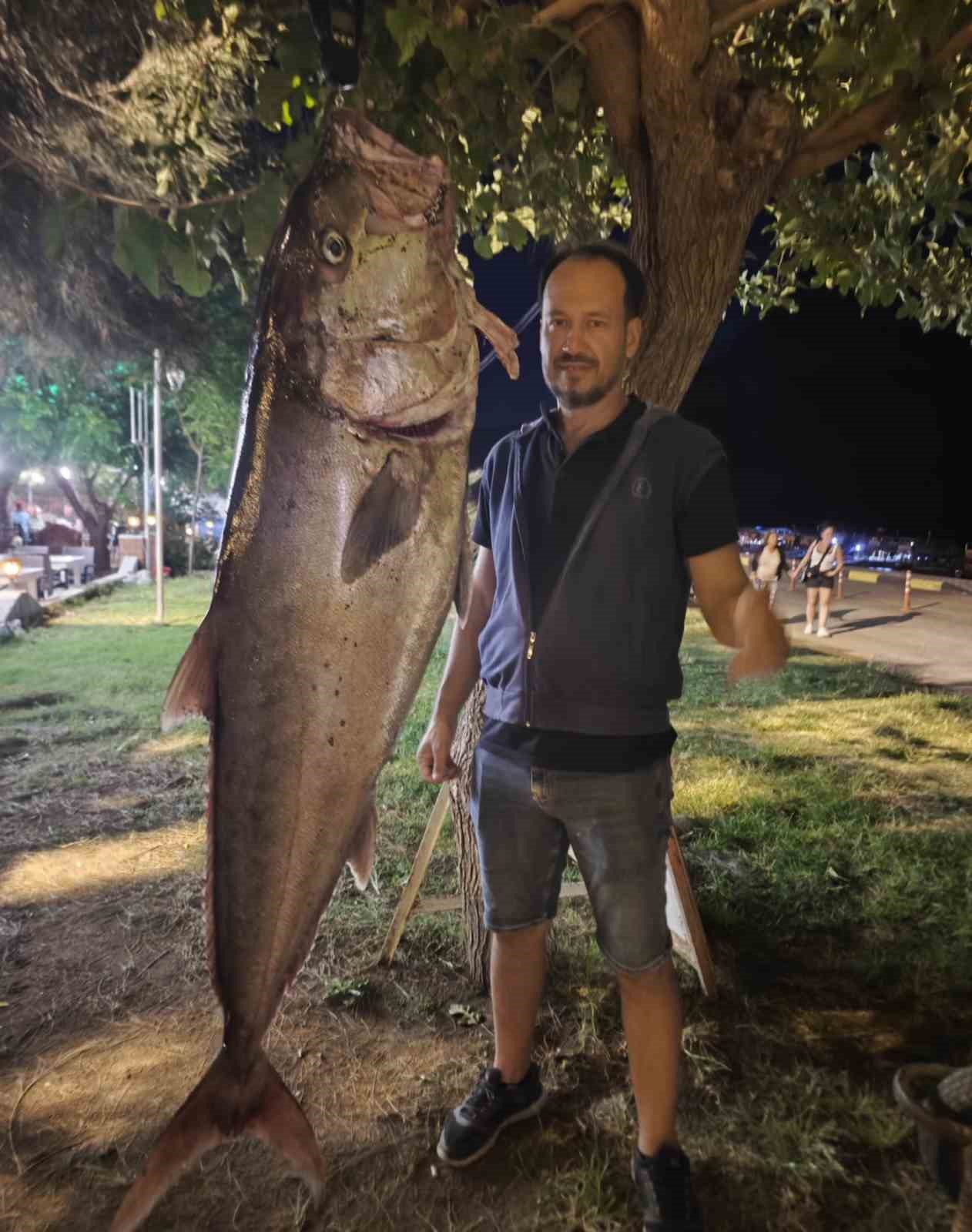olta-ile-60-kiloluk-balik-yakaladilar-gelirini-kimsesiz-cocuklara-bagisladilar