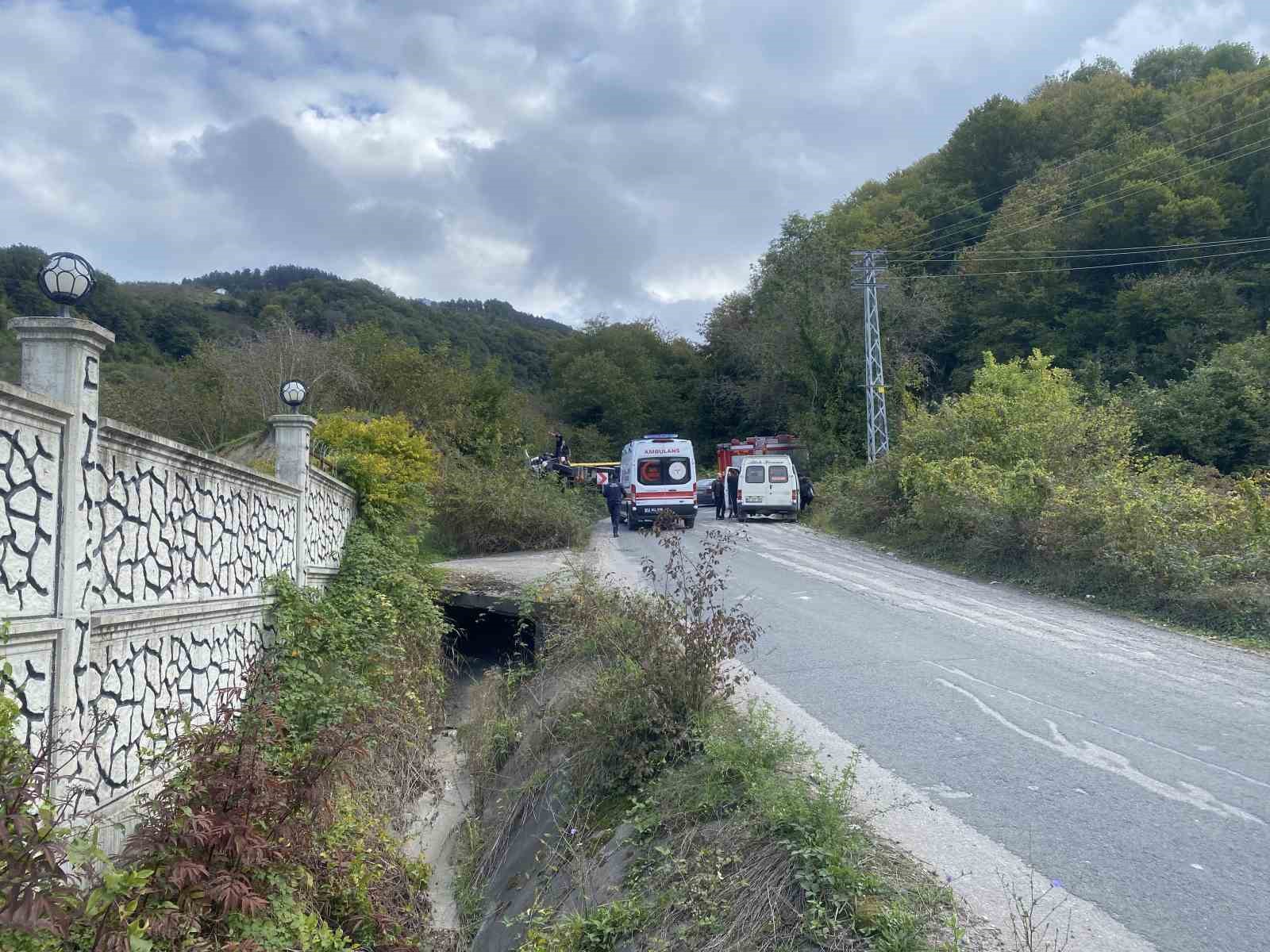 orduda-kil-yuklu-kamyon-devrildi-2-yarali