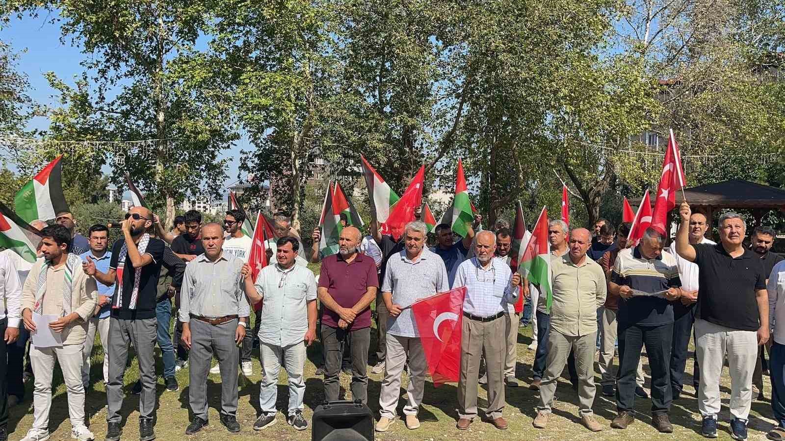 osmaniyede-vatandaslar-sumud-filosu-ve-gazze-halkina-destek-verdi