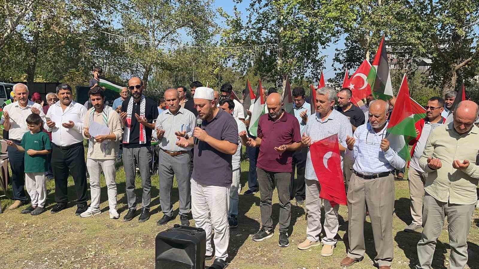 osmaniyede-vatandaslar-sumud-filosu-ve-gazze-halkina-destek-verdi