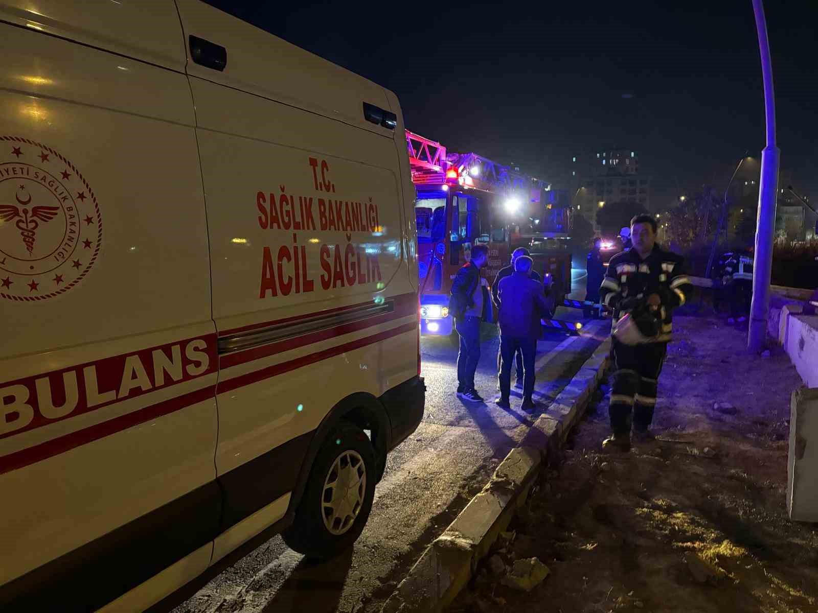 otomobil-5-metrelik-kanala-uctu-surucunun-burnu-bile-kanamadi