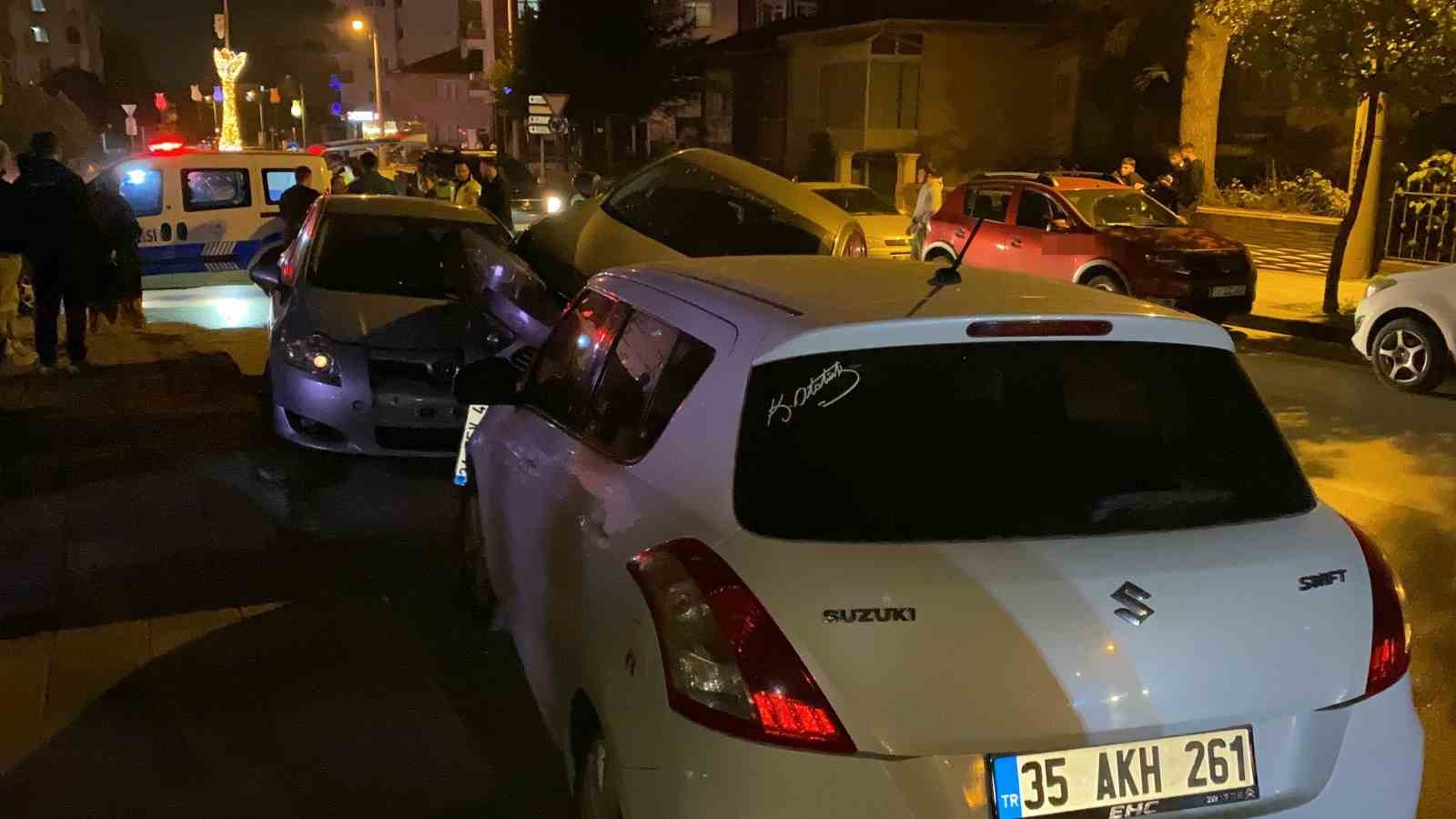 park-halindeki-2-araca-carpip-asili-kaldi-surucu-olay-yerinden-kacti