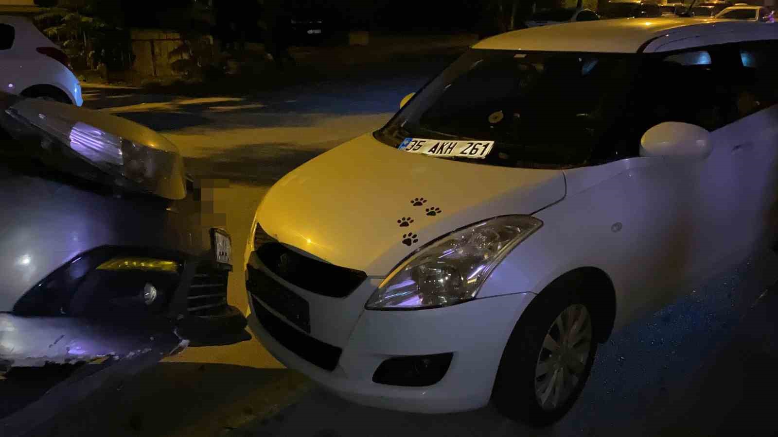 park-halindeki-2-araca-carpip-asili-kaldi-surucu-olay-yerinden-kacti