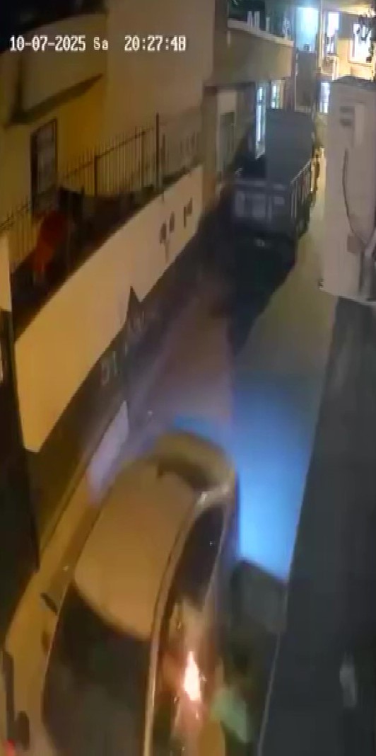 polis-susu-verip-cakarla-gezdi-havaya-ates-acip-cocuklarin-uzerini-aradi