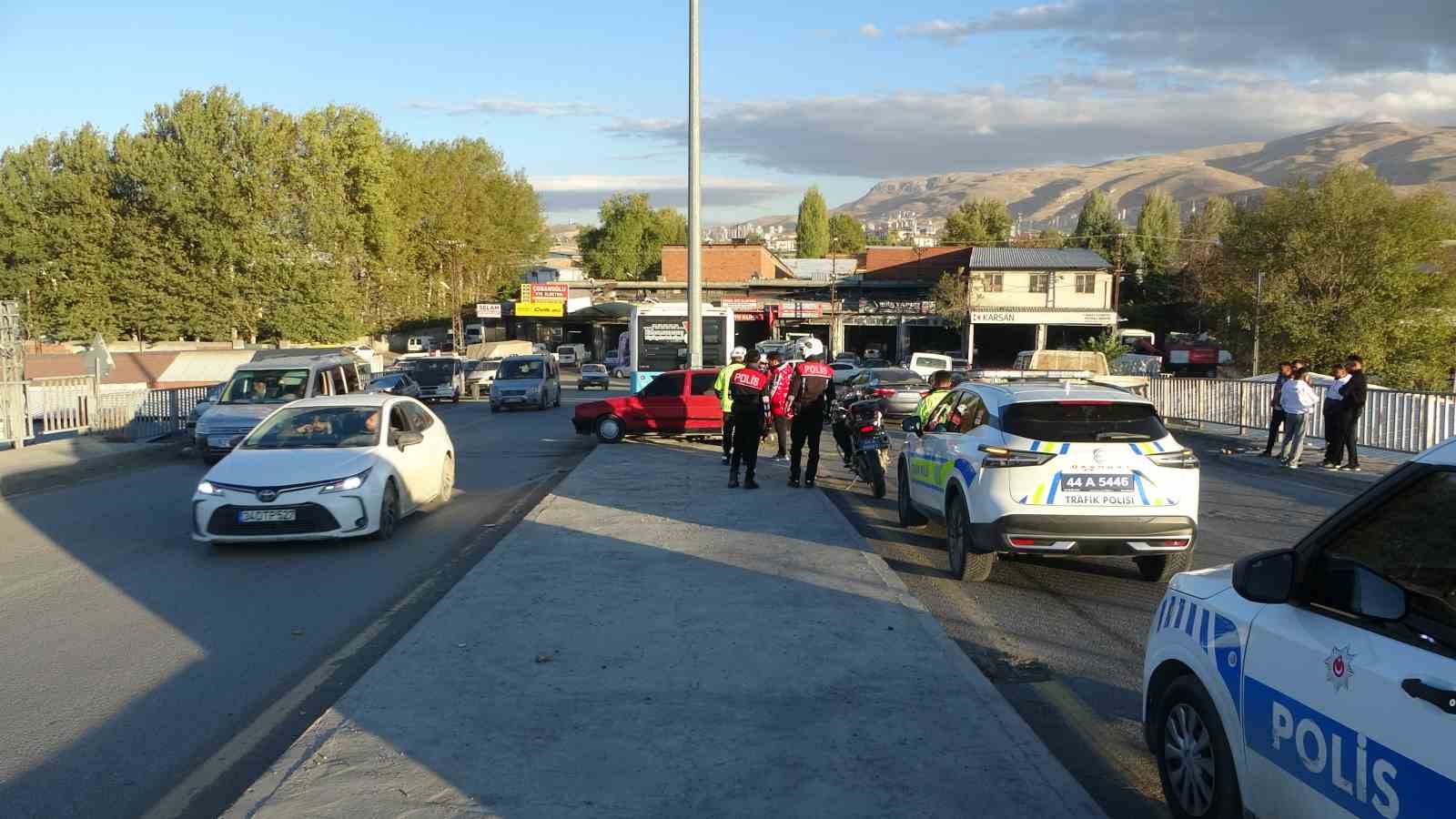 polisin-dur-ihtarina-uymadi-kacarken-kaza-yapti-aracta-uyusturucu-ele-gecirildi