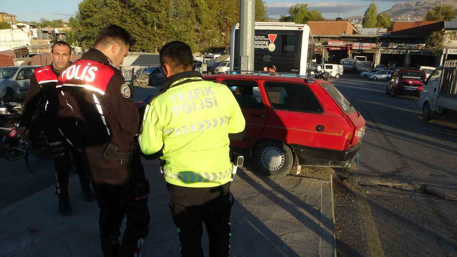 polisin-dur-ihtarina-uymadi-kacarken-kaza-yapti-aracta-uyusturucu-ele-gecirildi