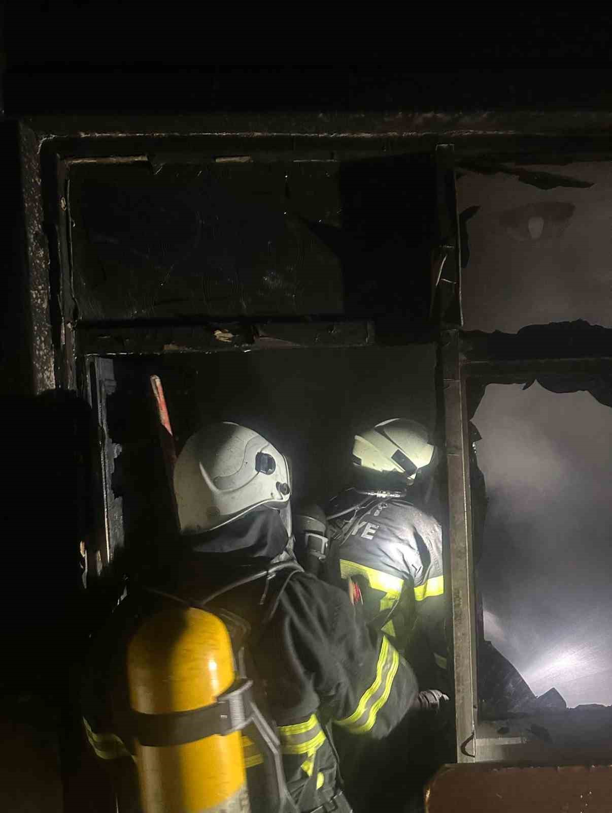 samandagda-yanan-ev-kullanilmaz-hale-geldi