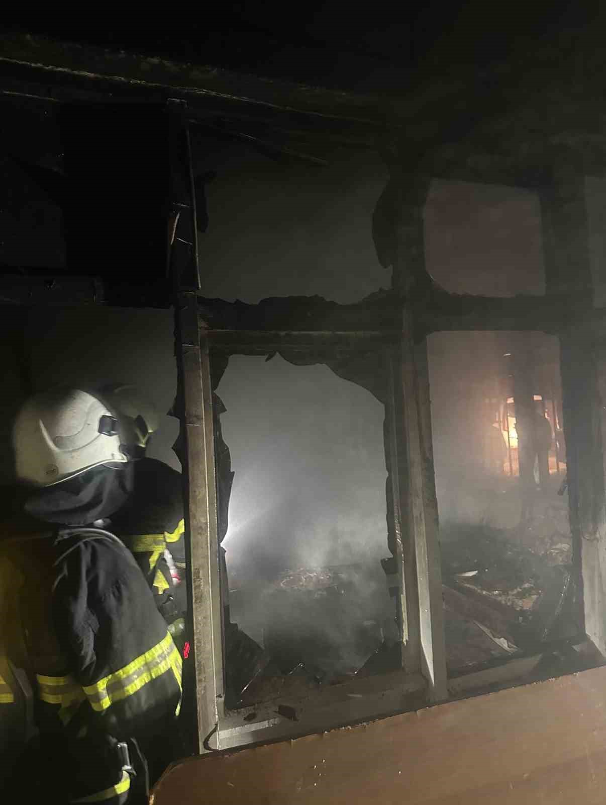 samandagda-yanan-ev-kullanilmaz-hale-geldi