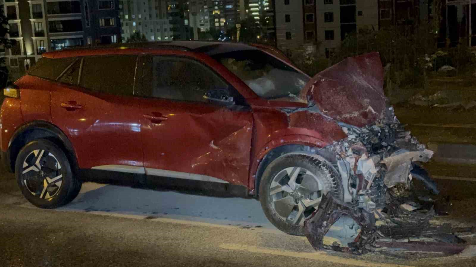 samsunda-iki-otomobil-carpisti-2-olu-2-yarali