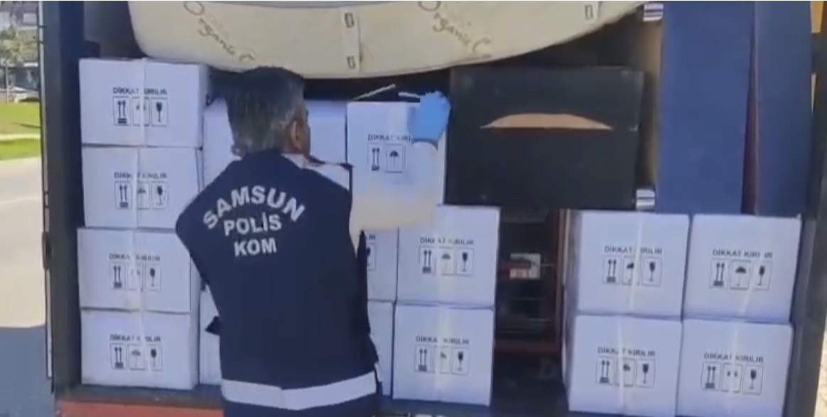 samsunda-sahte-icki-operasyonu-445-litre-etil-alkol-ele-gecirildi