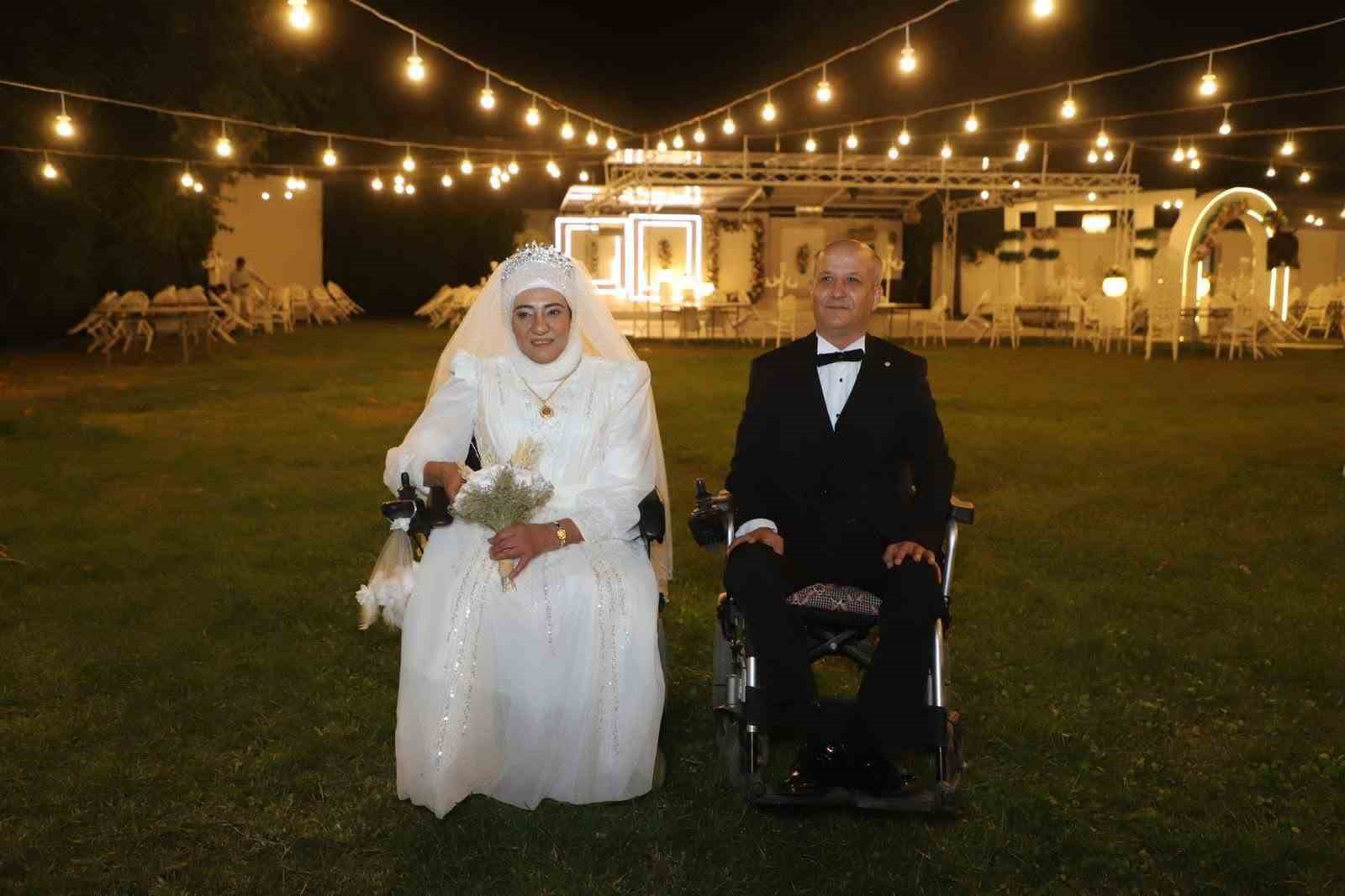 sevgi-engel-tanimadi-turgutluda-unutulmaz-dugun