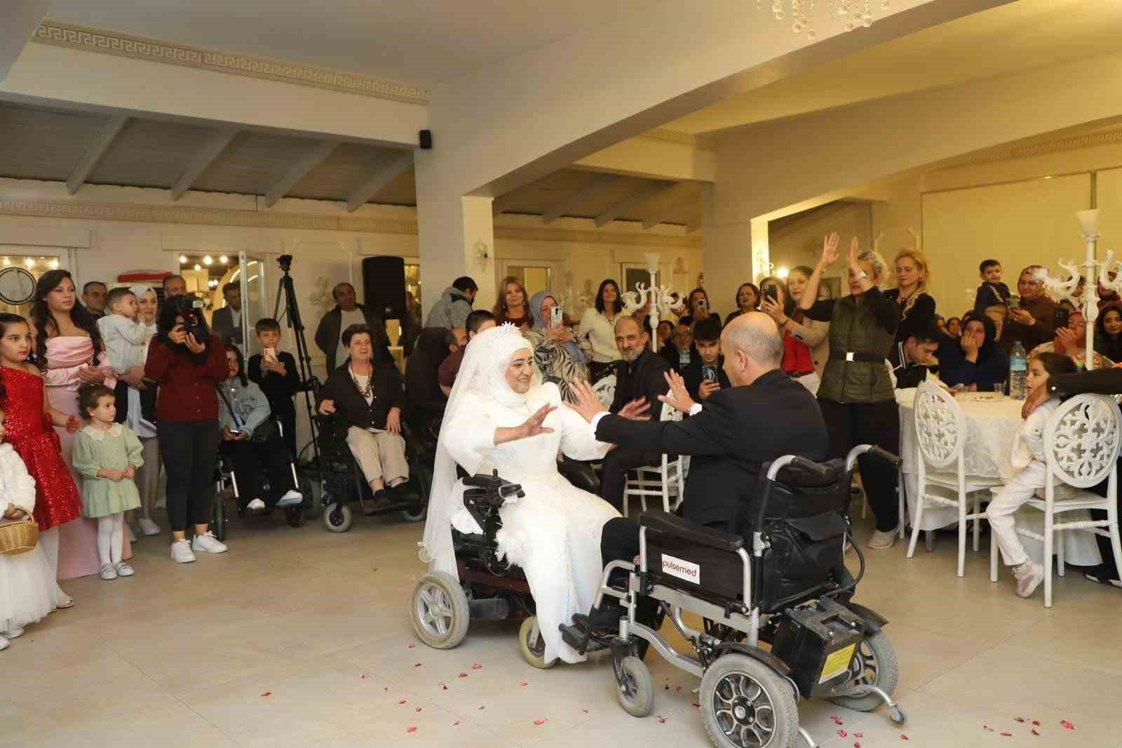 sevgi-engel-tanimadi-turgutluda-unutulmaz-dugun