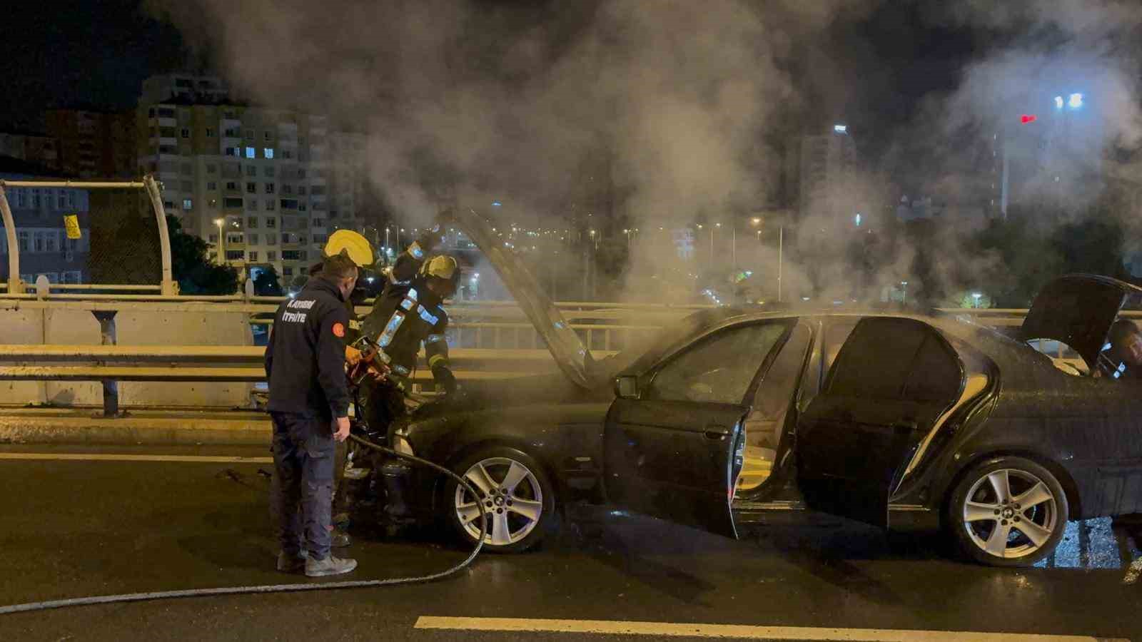 seyir-halindeki-otomobil-alev-aldi