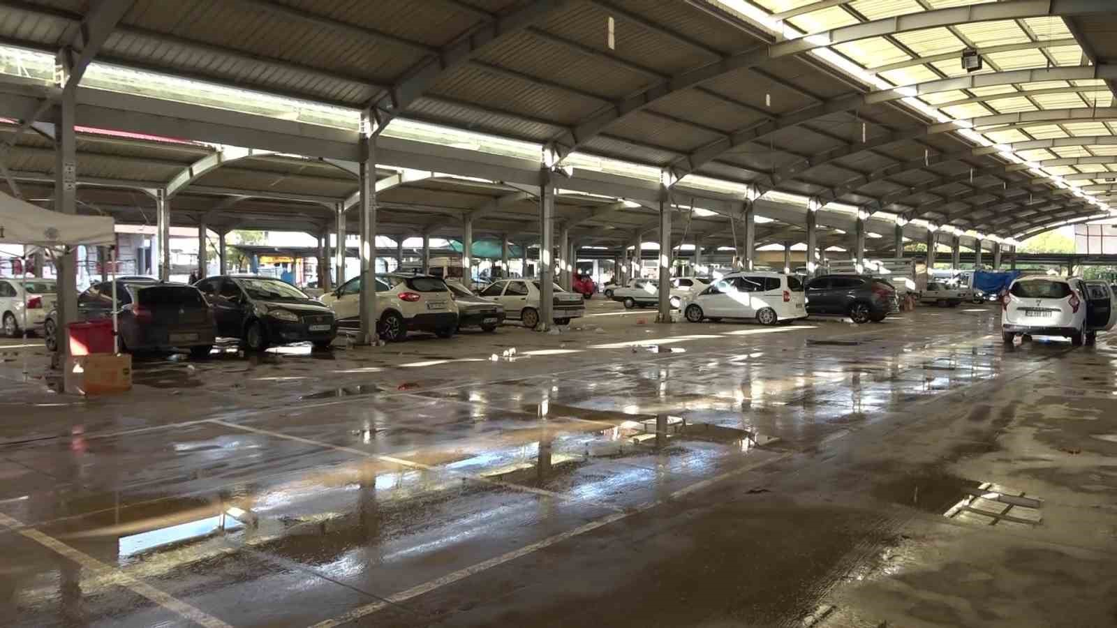 sindirgida-depremin-ardindan-halk-geceyi-sokakta-ve-cadirlarda-gecirdi