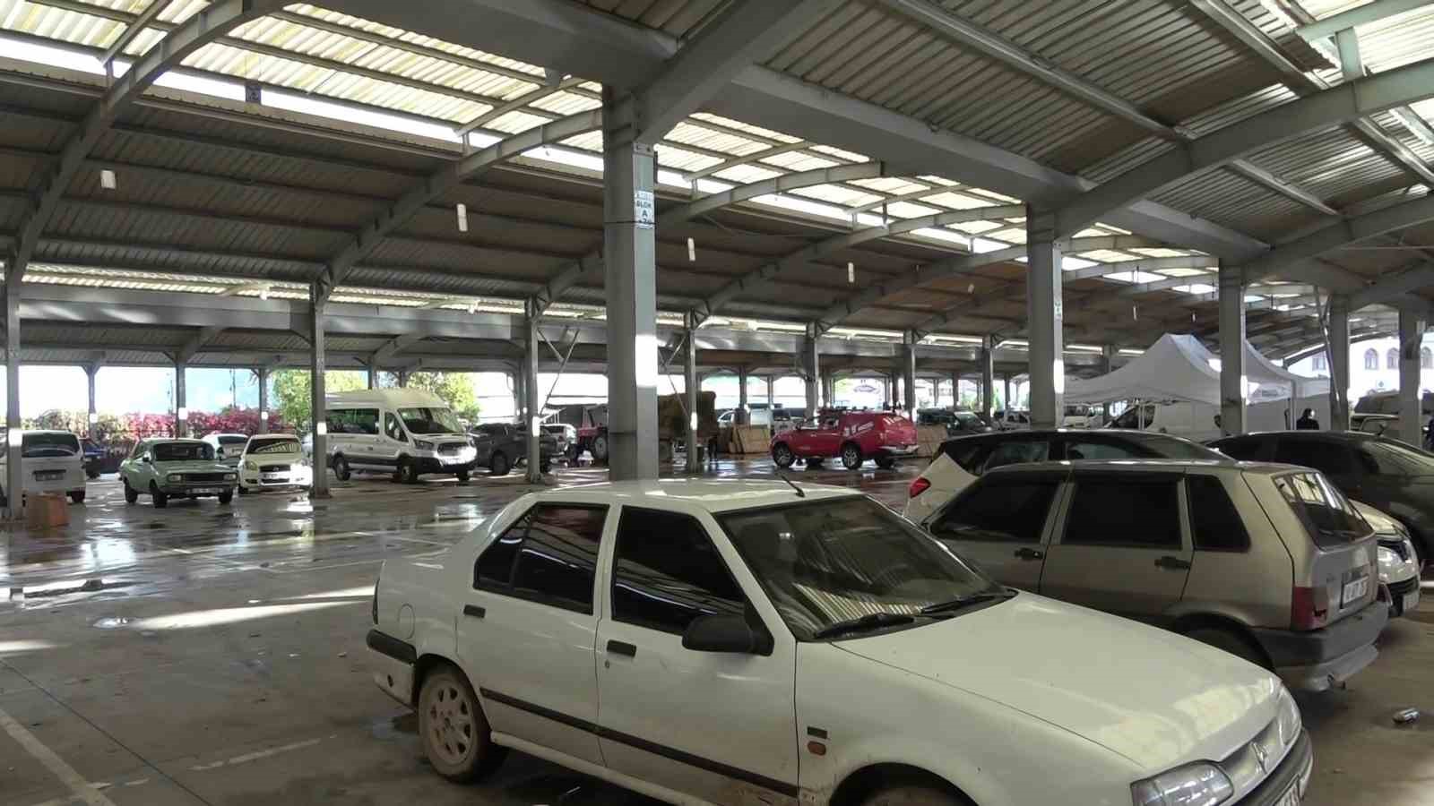 sindirgida-depremin-ardindan-halk-geceyi-sokakta-ve-cadirlarda-gecirdi