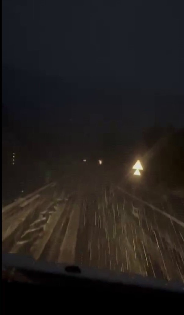 sivasin-karadenize-acilan-kapisinda-mevsimin-ilk-kari-yagdi